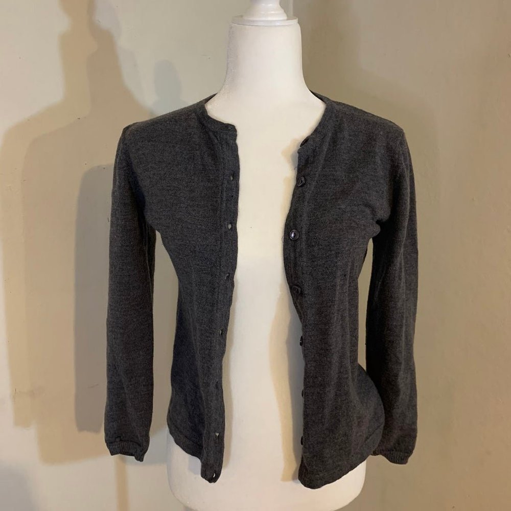 100% Extra fine marin wool Cardigan size M